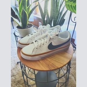 Nike Court Legacy 🥰 worn once 8.5